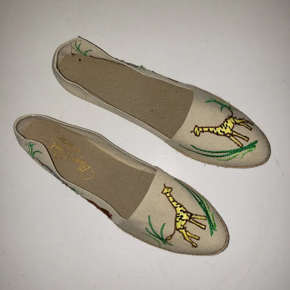 Vintage 70s/80s Margery Wind by Beacon wild animals embroidered canvas shoes